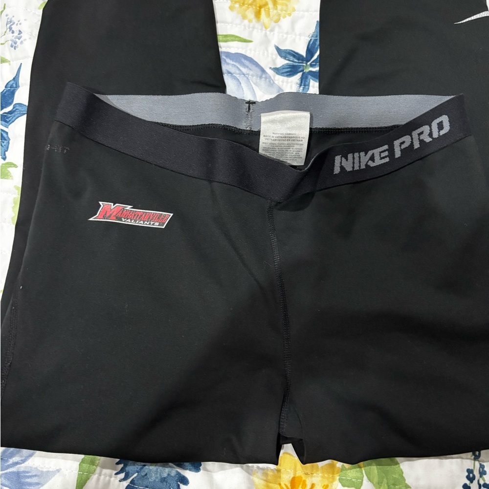 Manhattanville Nike Pro Cropped Black Athletic Leggings Size L